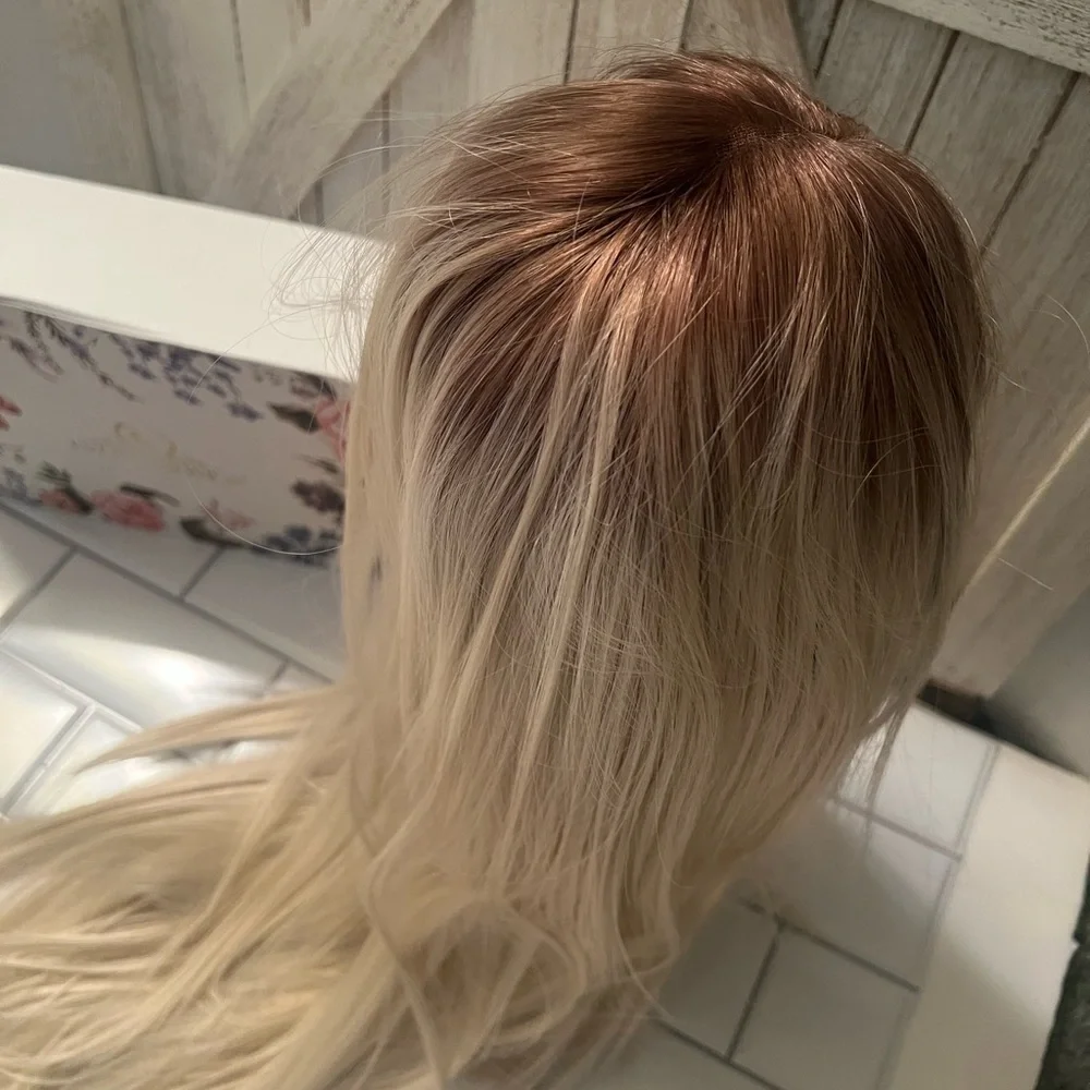 Everydaywigs platinum blonde with dark roots